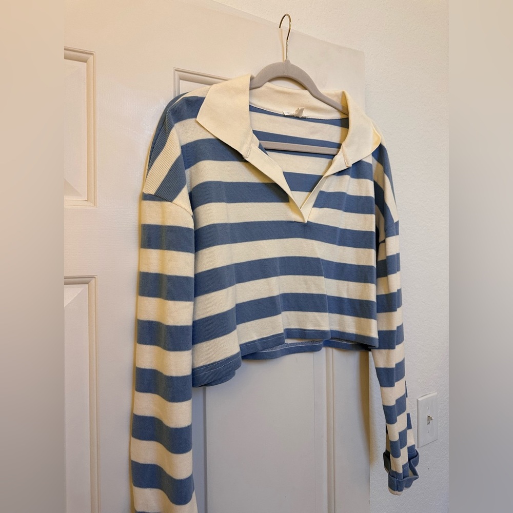 NWOT blue and white striped cropped collared polo knit - large
